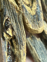 Load image into Gallery viewer, Natural oud from Filipino Lyete underwater