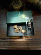 Load image into Gallery viewer, Indonesia Jayapura Kadeem Gift Box