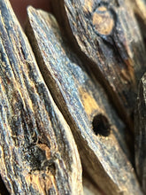 Load image into Gallery viewer, Natural oud from Filipino Lyete underwater