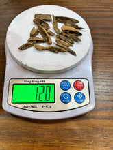 Load image into Gallery viewer, Natural oud from Filipino Lyete underwater