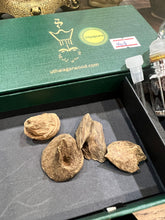 Load image into Gallery viewer, Indonesia Jayapura Kadeem Gift Box