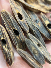 Load image into Gallery viewer, Natural oud from Filipino Lyete underwater