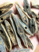 Load image into Gallery viewer, Natural oud from Filipino Lyete underwater