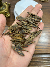 Load image into Gallery viewer, Natural oud from Filipino Lyete underwater