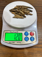 Load image into Gallery viewer, Natural oud from Filipino Lyete underwater