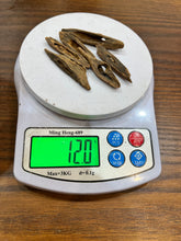 Load image into Gallery viewer, Natural oud from Filipino Lyete underwater