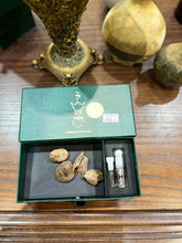 Load image into Gallery viewer, Indonesia Jayapura Kadeem Gift Box