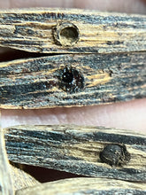 Load image into Gallery viewer, Natural oud from Filipino Lyete underwater
