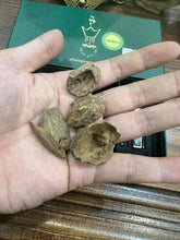 Load image into Gallery viewer, Indonesia Jayapura Kadeem Gift Box