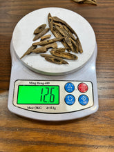 Load image into Gallery viewer, Natural oud from Filipino Lyete underwater