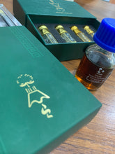 Load image into Gallery viewer, Dehan oud from vintage oud underwater