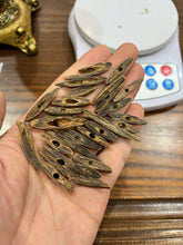 Load image into Gallery viewer, Natural oud from Filipino Lyete underwater