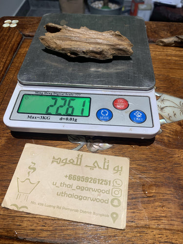Old East Malaysian agarwood for collection - uthaiagarwood